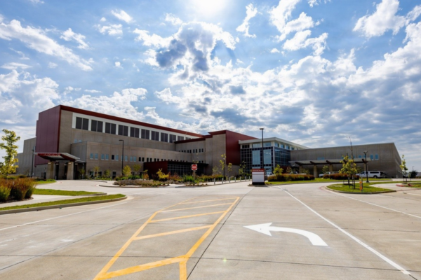 The new General Leonard Wood Community Hospital replaces one of the oldest healthcare facilities in the Army’s inventory. The Kansas City District, U.S. Army Corps of Engineers managed the project with JE Dunn Construction as the design-build contractor and RLF Architects as the designer. Construction for the hospital began in 2019. Photo by Samuel Weldin. (Photo Credit: Diana McCoy)